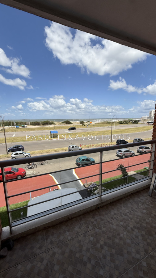 Apartamento de 2 dormitorios y medio en venta en edificio Mare Nostrum, Punta del Este. - JPA8740A