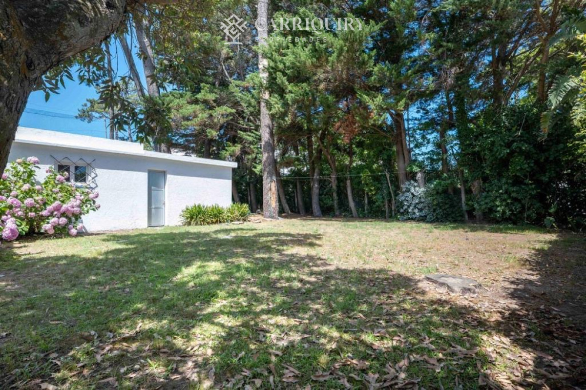 Casa ID.7285/Casa,-Alquiler-anual,-1-dormitorio,-El-Tesoro,-La-Barra,-Uruguay - En alquiler casa de 3 dormitorios más dependencia de servicio Punta del Este 