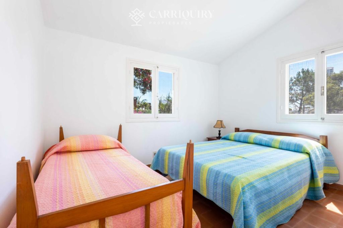 Casa ID.7285/Casa,-Alquiler-anual,-1-dormitorio,-El-Tesoro,-La-Barra,-Uruguay - En alquiler casa de 3 dormitorios más dependencia de servicio Punta del Este 
