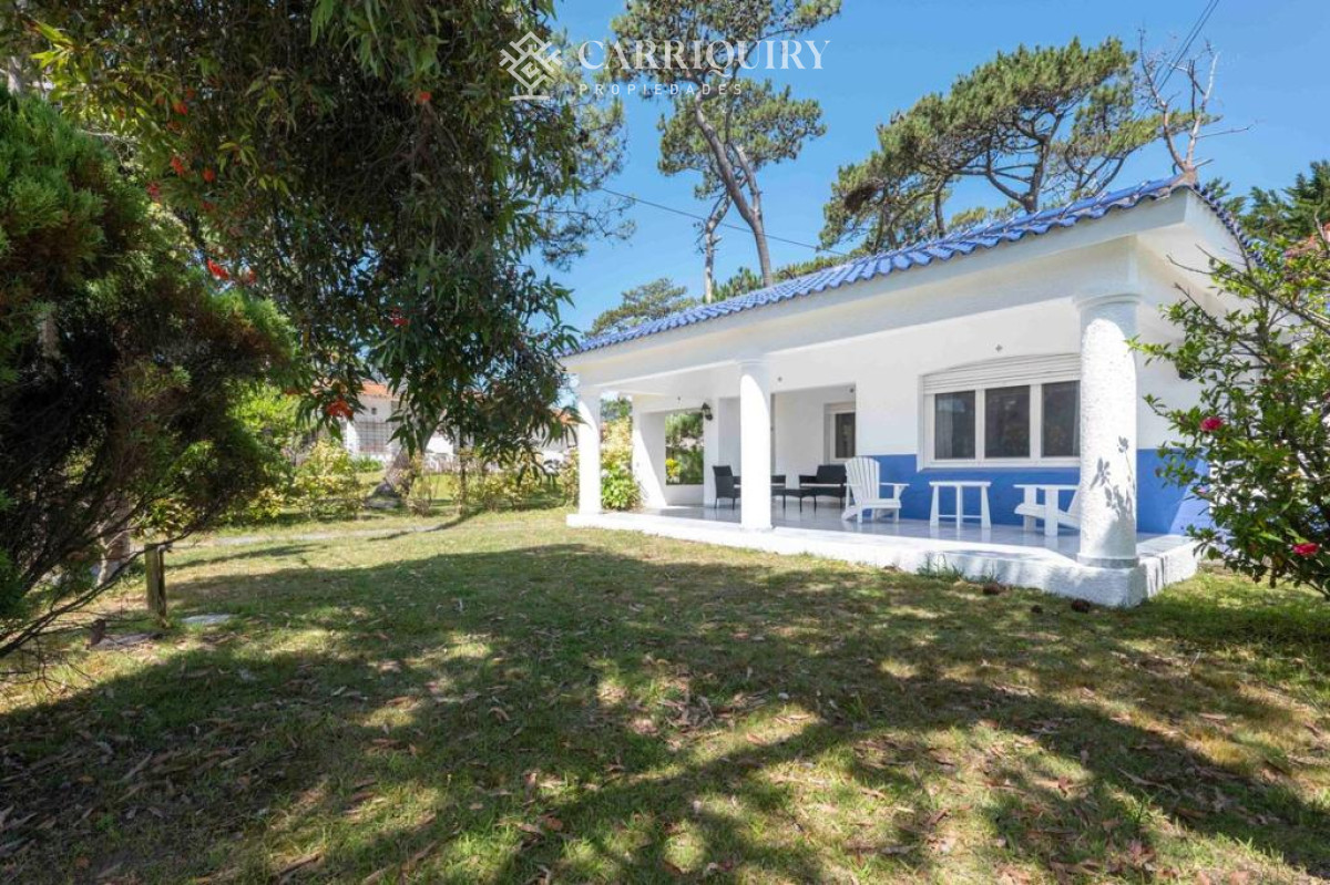Casa ID.7285/Casa,-Alquiler-anual,-1-dormitorio,-El-Tesoro,-La-Barra,-Uruguay - En alquiler casa de 3 dormitorios más dependencia de servicio Punta del Este 