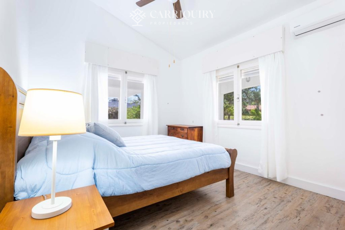 Casa ID.7285/Casa,-Alquiler-anual,-1-dormitorio,-El-Tesoro,-La-Barra,-Uruguay - En alquiler casa de 3 dormitorios más dependencia de servicio Punta del Este 