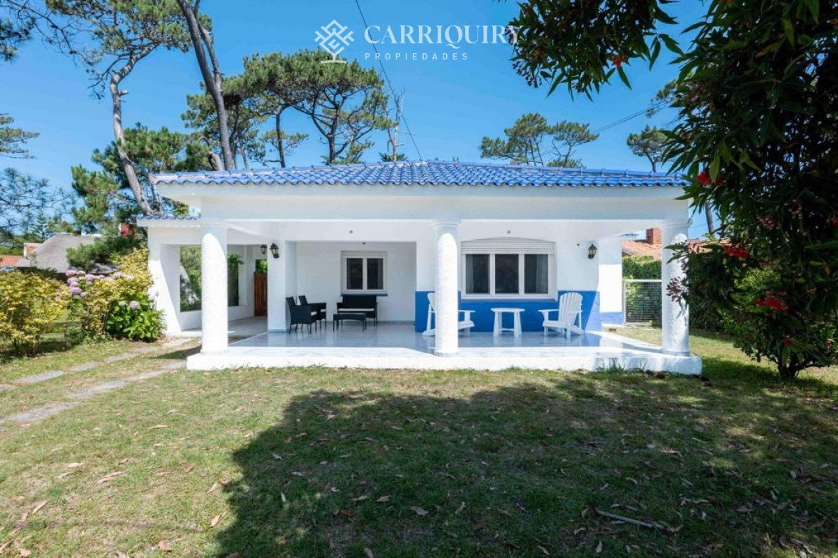 Casa ID.7285/Casa,-Alquiler-anual,-1-dormitorio,-El-Tesoro,-La-Barra,-Uruguay - En alquiler casa de 3 dormitorios más dependencia de servicio Punta del Este 