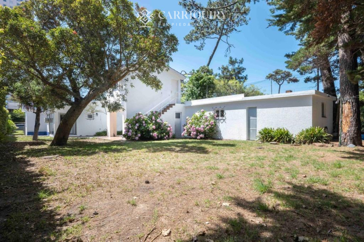 Casa ID.7285/Casa,-Alquiler-anual,-1-dormitorio,-El-Tesoro,-La-Barra,-Uruguay - En alquiler casa de 3 dormitorios más dependencia de servicio Punta del Este 