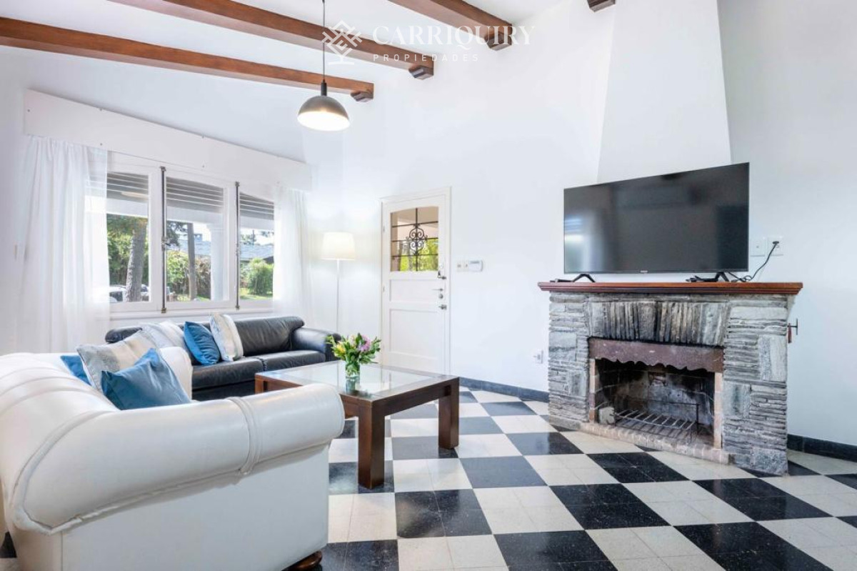 Casa ID.7285/Casa,-Alquiler-anual,-1-dormitorio,-El-Tesoro,-La-Barra,-Uruguay - En alquiler casa de 3 dormitorios más dependencia de servicio Punta del Este 