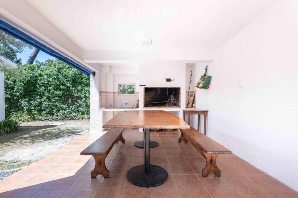 Casa ID.7285/Casa,-Alquiler-anual,-1-dormitorio,-El-Tesoro,-La-Barra,-Uruguay - En alquiler casa de 3 dormitorios más dependencia de servicio Punta del Este 