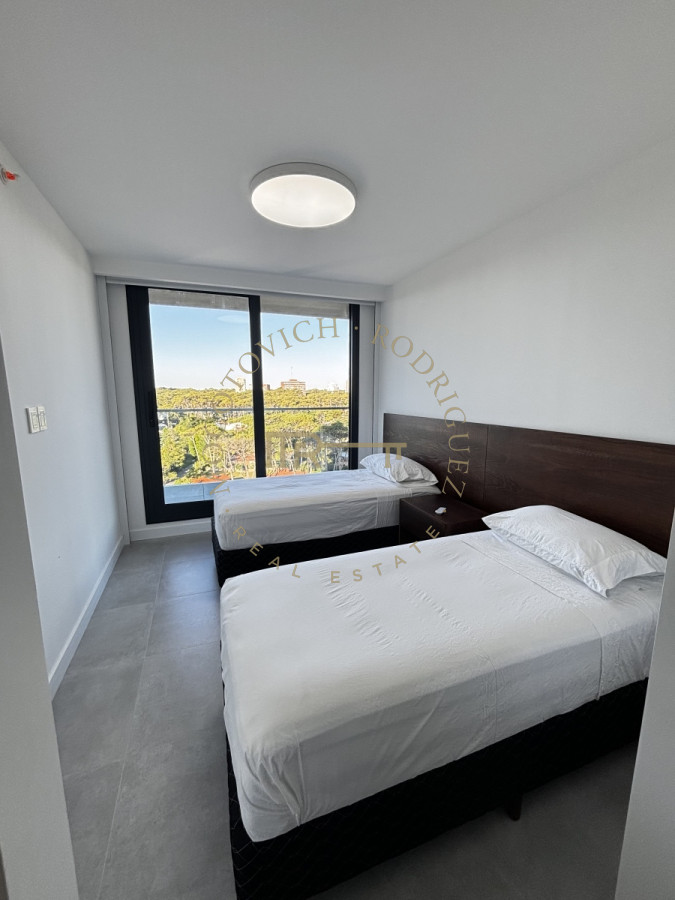 Apartamento ID.2942 - En venta departamento de 3 dormitorios Playa Mansa 