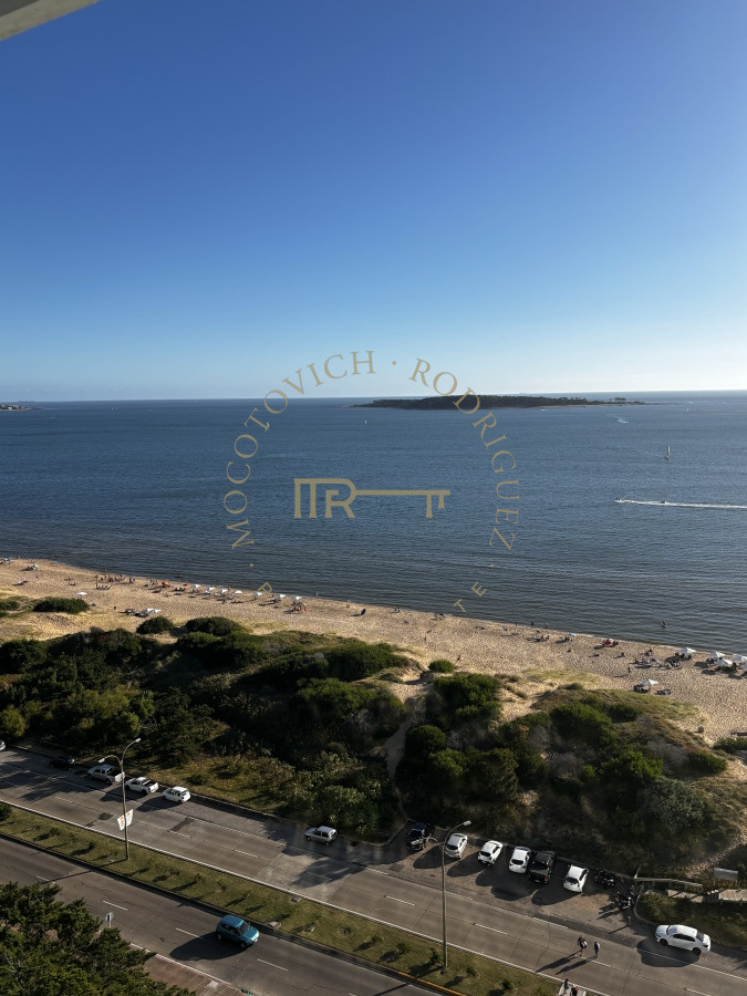 Apartamento ID.2942 - En venta departamento de 3 dormitorios Playa Mansa 