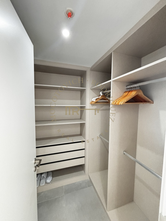 Apartamento ID.2942 - En venta departamento de 3 dormitorios Playa Mansa 