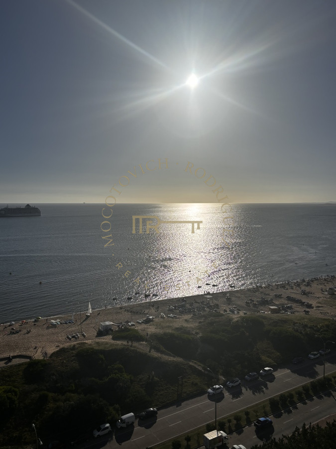 Apartamento ID.2942 - En venta departamento de 3 dormitorios Playa Mansa 
