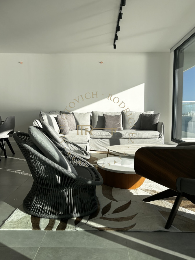 Apartamento ID.2942 - En venta departamento de 3 dormitorios Playa Mansa 
