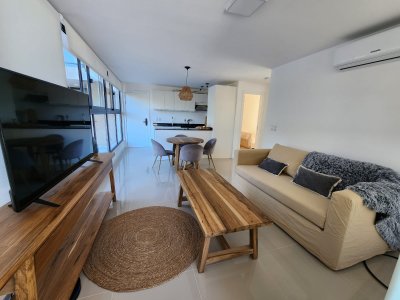 En alquiler anual  apartamento de 2 dormitorios a estrenar Roosevelt 