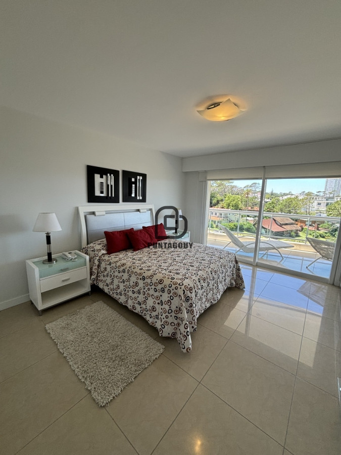 Apartamento ID.1749 - Alquiler 3 dormitorios más dependencia de servicio 
