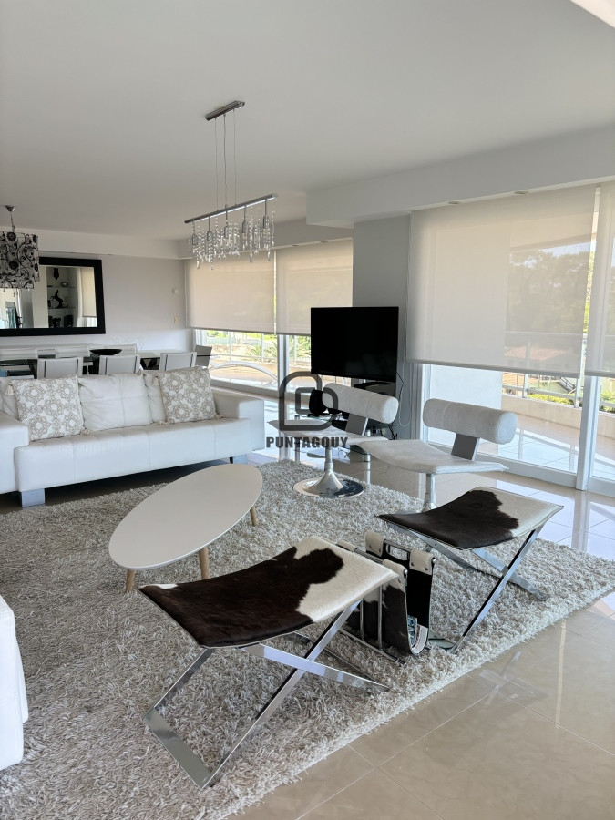 Apartamento ID.1749 - Alquiler 3 dormitorios más dependencia de servicio 