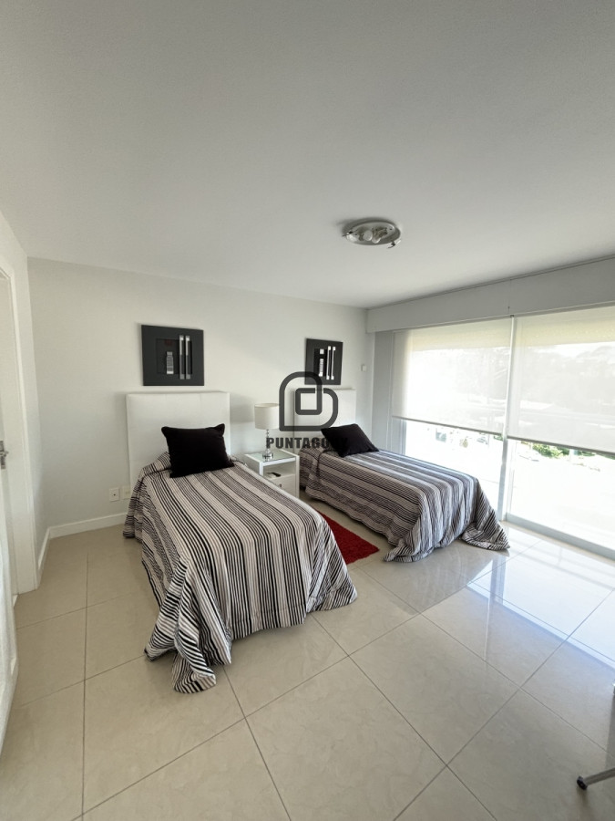 Apartamento ID.1749 - Alquiler 3 dormitorios más dependencia de servicio 