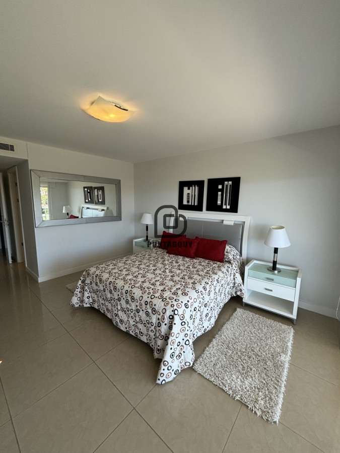 Apartamento ID.1749 - Alquiler 3 dormitorios más dependencia de servicio 