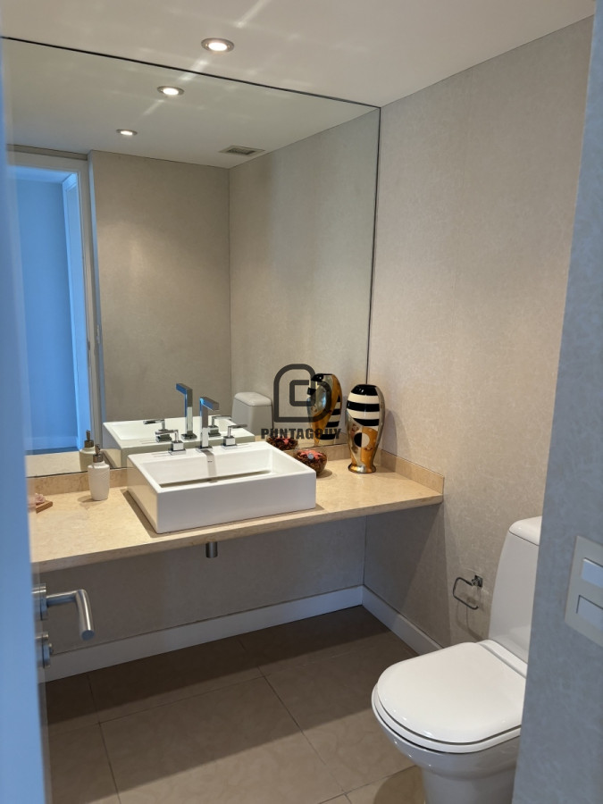 Apartamento ID.1749 - Alquiler 3 dormitorios más dependencia de servicio 