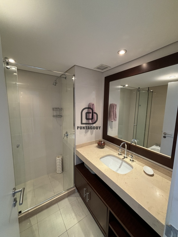 Apartamento ID.1749 - Alquiler 3 dormitorios más dependencia de servicio 