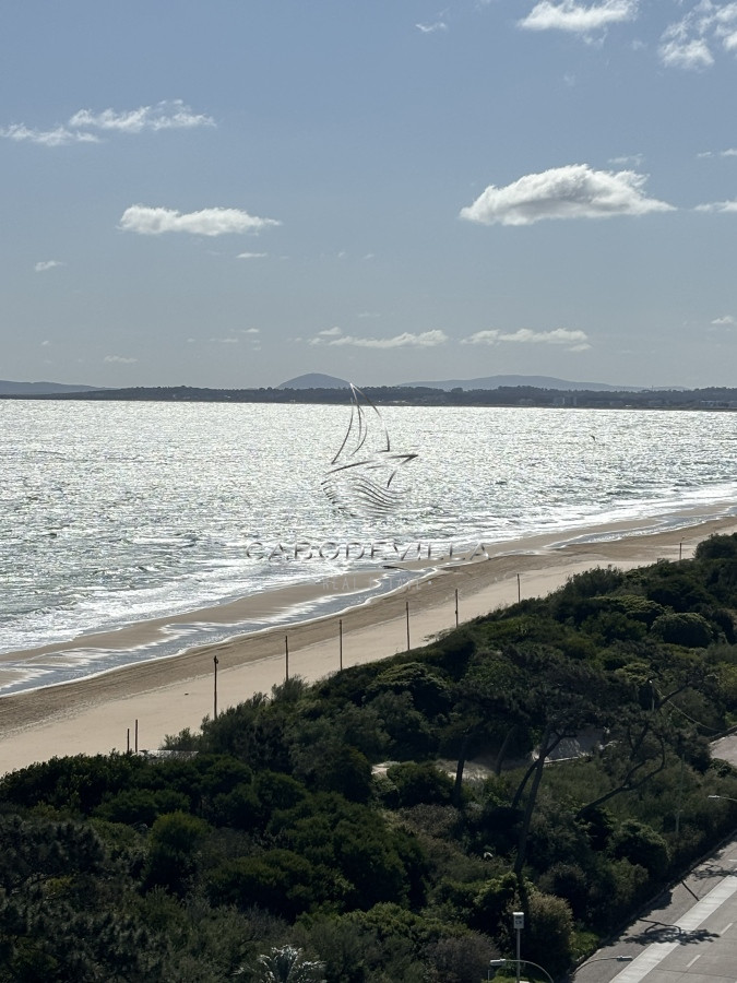 Apartamento ID.650 - En venta y alquiler anual departamento de 3 suites primera linea