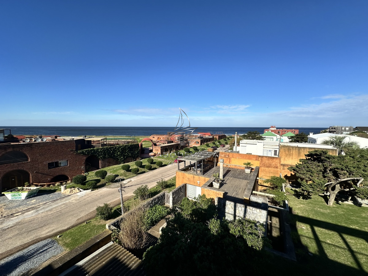 Apartamento ID.607 - Duplex en venta, con parrillero y vista al mar en Manantiales