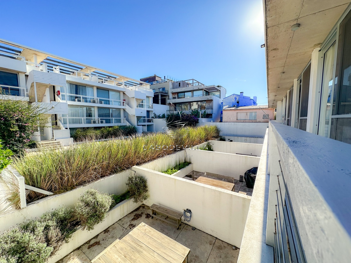 Apartamento ID.607 - Duplex en venta, con parrillero y vista al mar en Manantiales