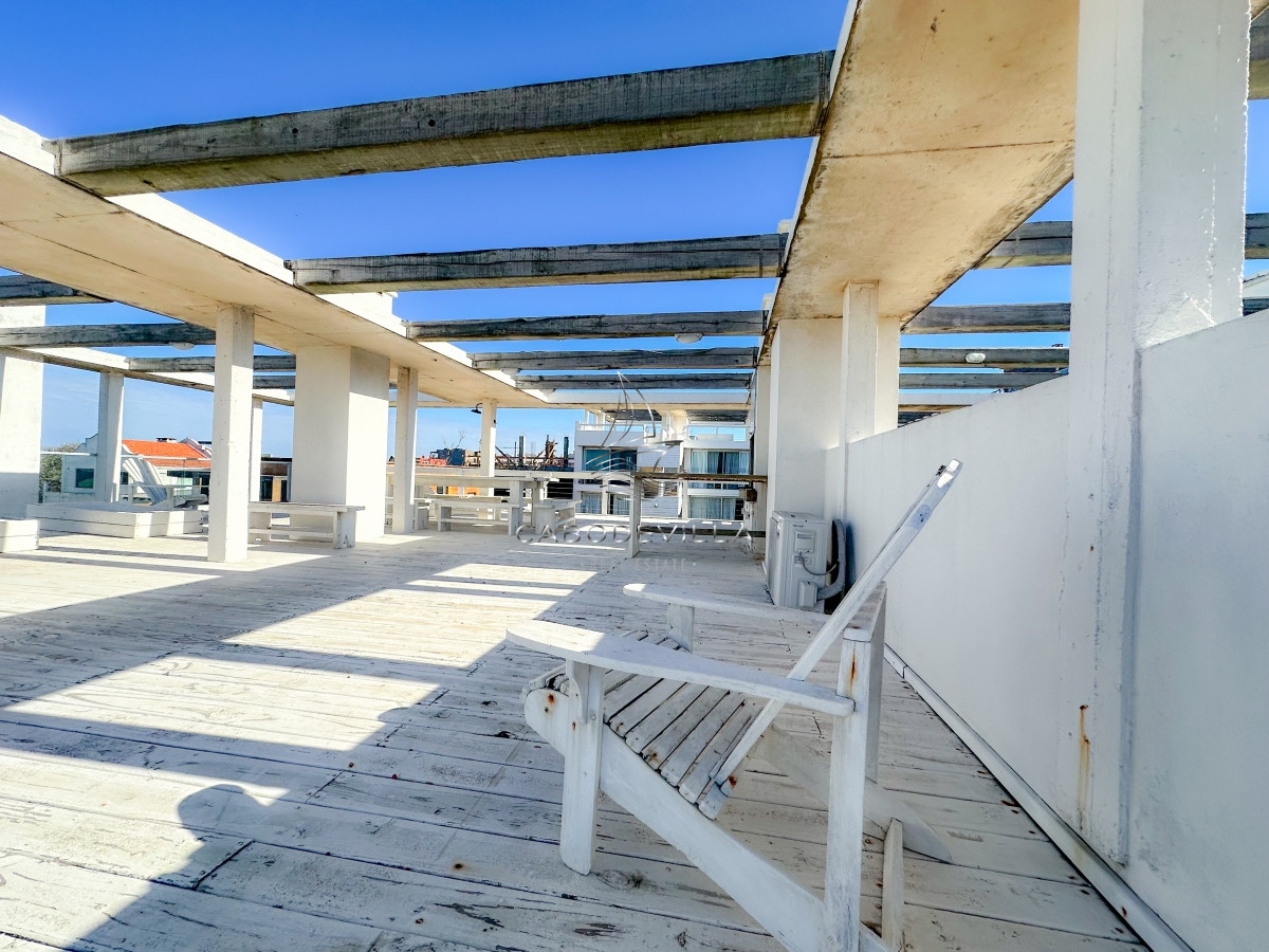 Apartamento ID.607 - Duplex en venta, con parrillero y vista al mar en Manantiales