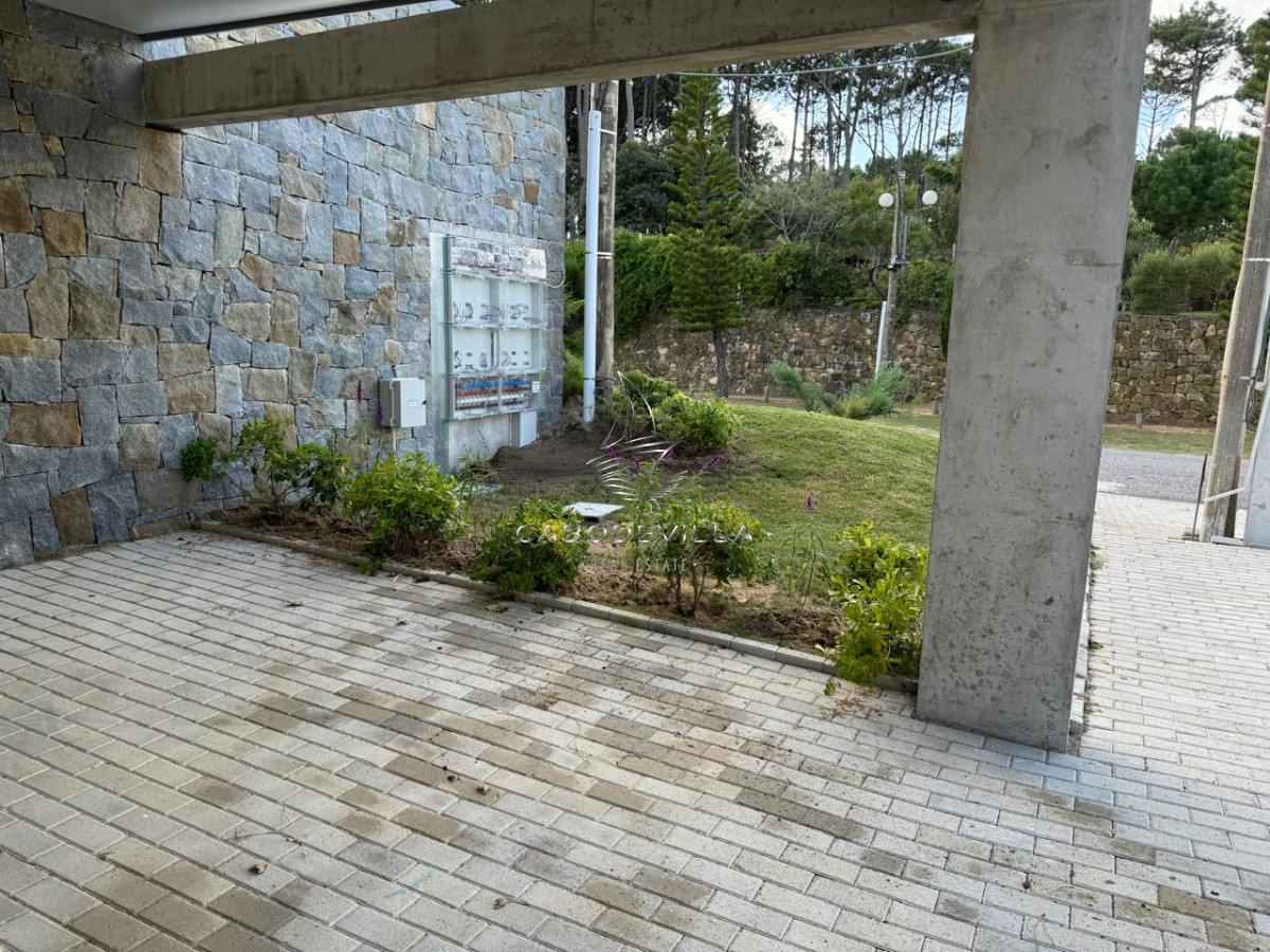 Apartamento ID.530 - En venta y alquiler anual departamento en Punta del Este 