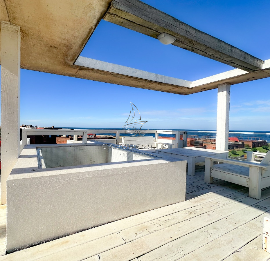 Apartamento ID.607 - Duplex en venta, con parrillero y vista al mar en Manantiales