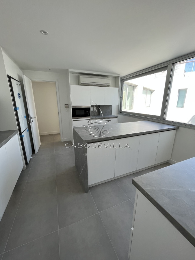 Apartamento ID.406 - En venta y alquiler apartamento de 3 suite y dependencia Punta del Este 