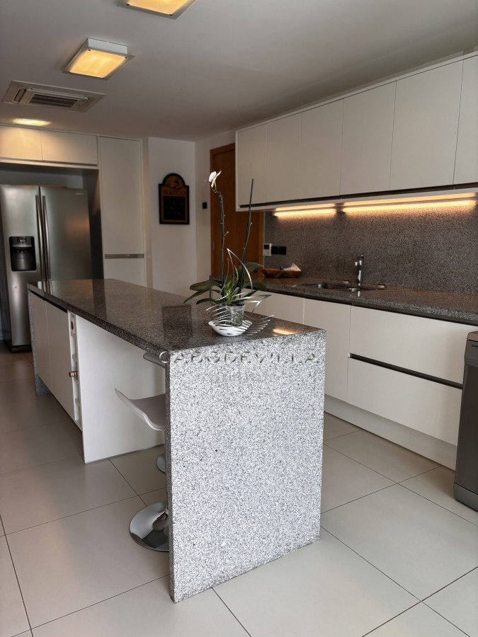Apartamento ID.520 - En venta exclusiva unidad en Playa Brava
