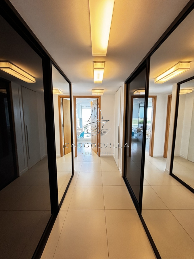 Apartamento ID.520 - En venta exclusiva unidad en Playa Brava