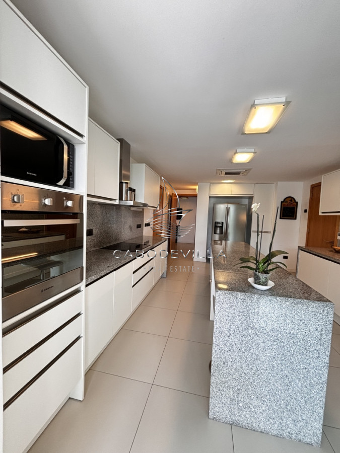 Apartamento ID.520 - En venta exclusiva unidad en Playa Brava