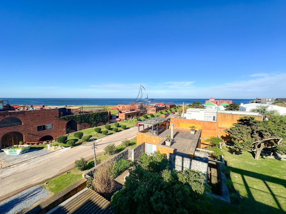 Apartamento ID.607 - Duplex en venta, con parrillero y vista al mar en Manantiales
