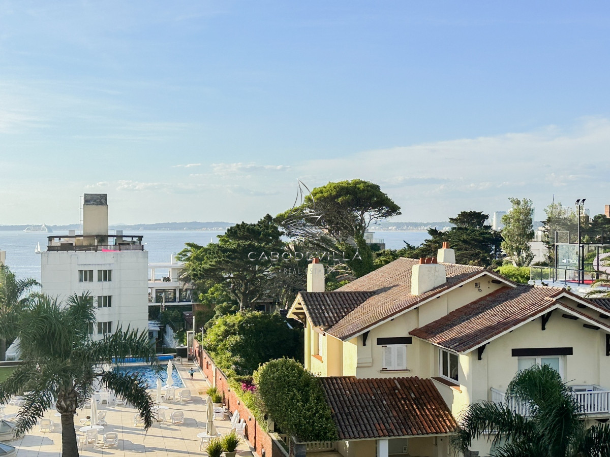 Apartamento ID.527 - Venta de apartamento duplex de un dormitorio en histórico Edificio Biarritz