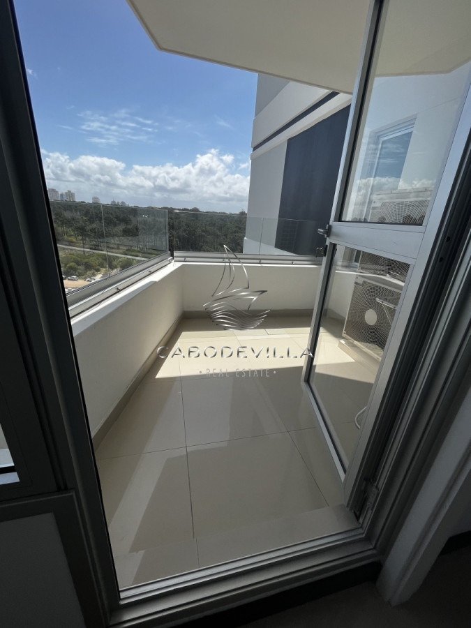 Apartamento ID.136 - En venta unidad de 3 dormitorios en suite más dependencia de servicio playa brava 
