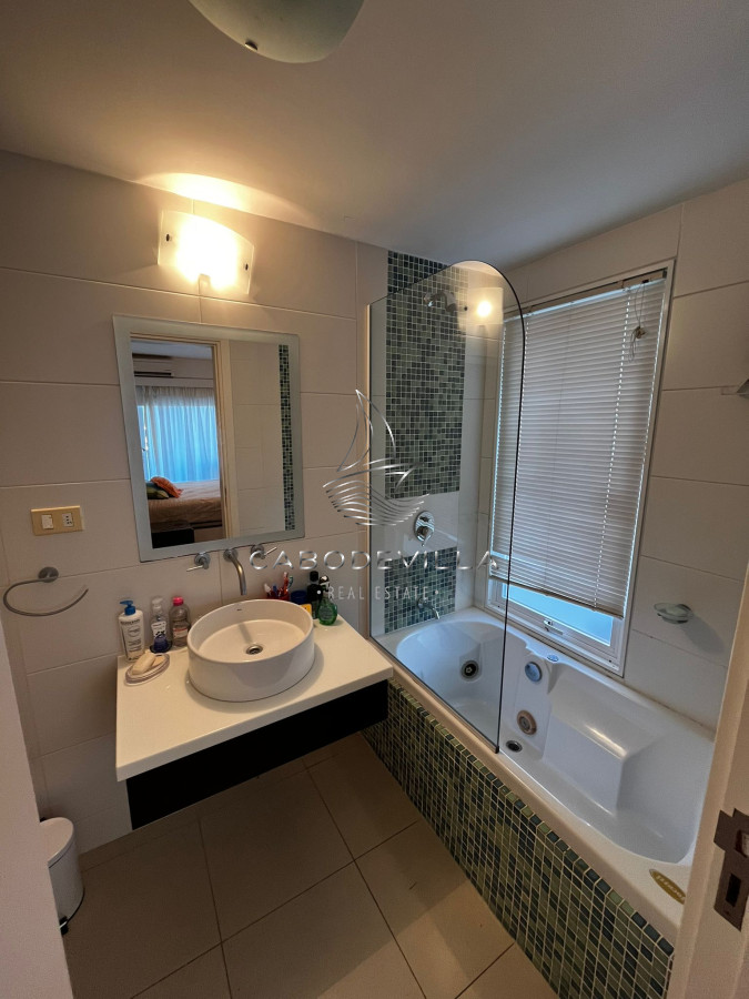 Apartamento ID.75 - En venta y alquiler  apartamento de 3 dormitorios, playa brava 