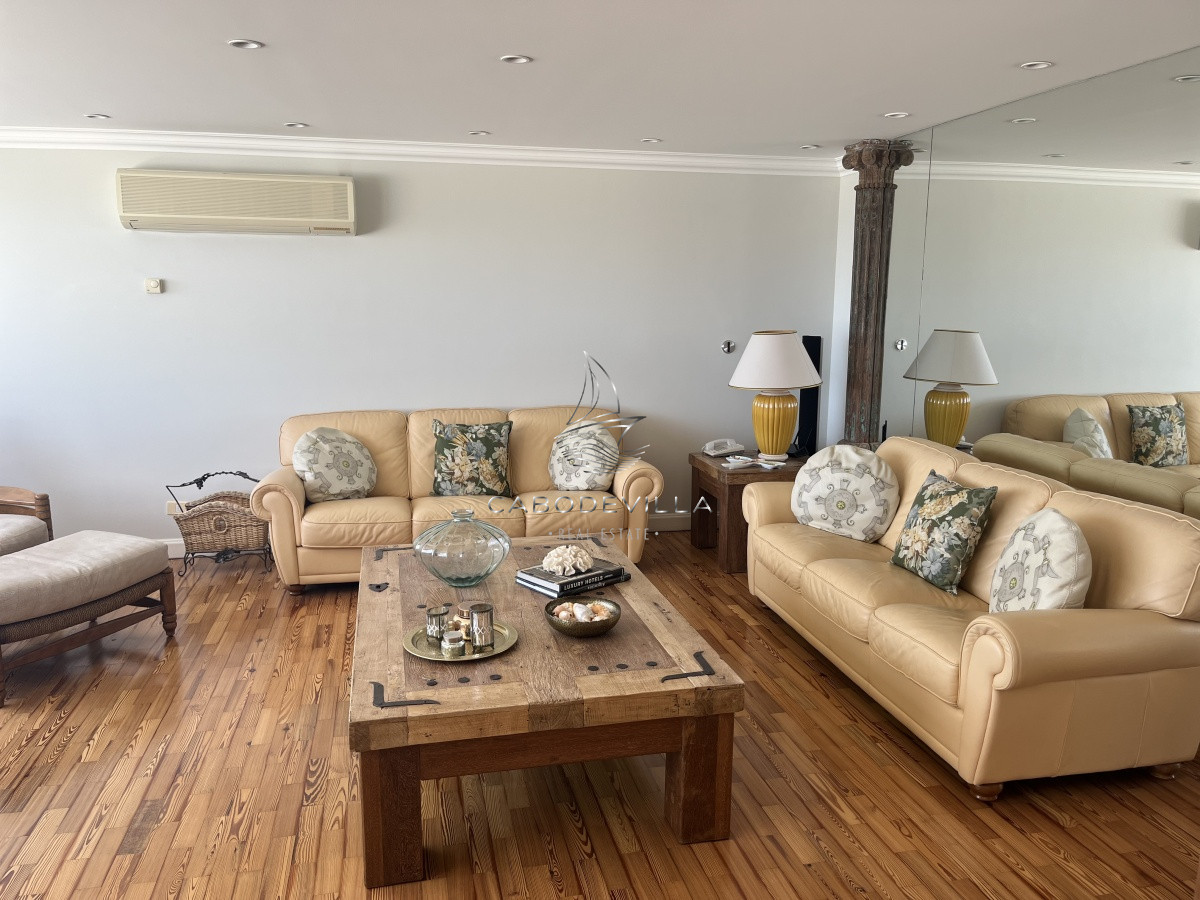 Apartamento ID.133 - En venta Penthouse de 6 dormitorios Playa Mansa 