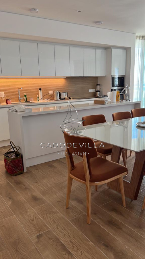 Apartamento ID.251 - En alquiler apartamento de 2 dormitorios en suite más toilette con balcón y vista al mar Playa Brava parada 9