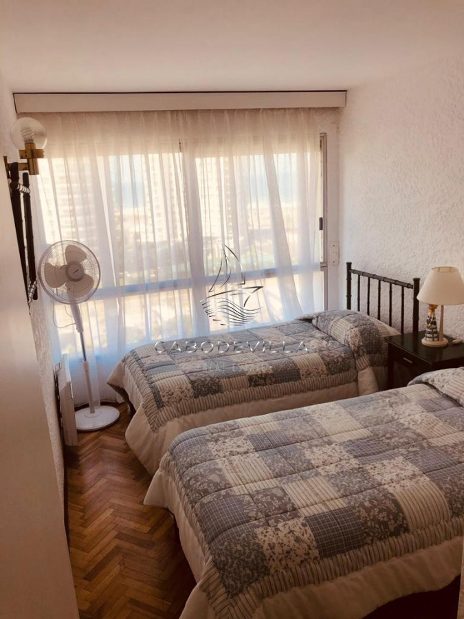 Apartamento ID.60 - En venta apartamento de 4 dormitorios, playa Mansa