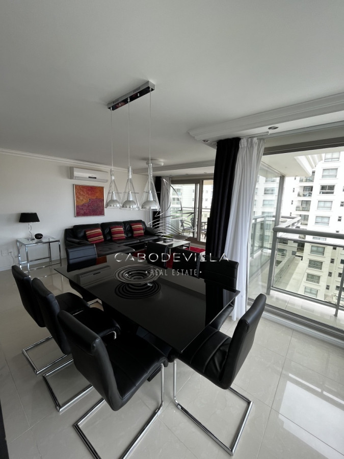 Apartamento ID.202 - En alquiler apartamento de 2 dormitorios 2 baños en parada 1 de Playa Brava 