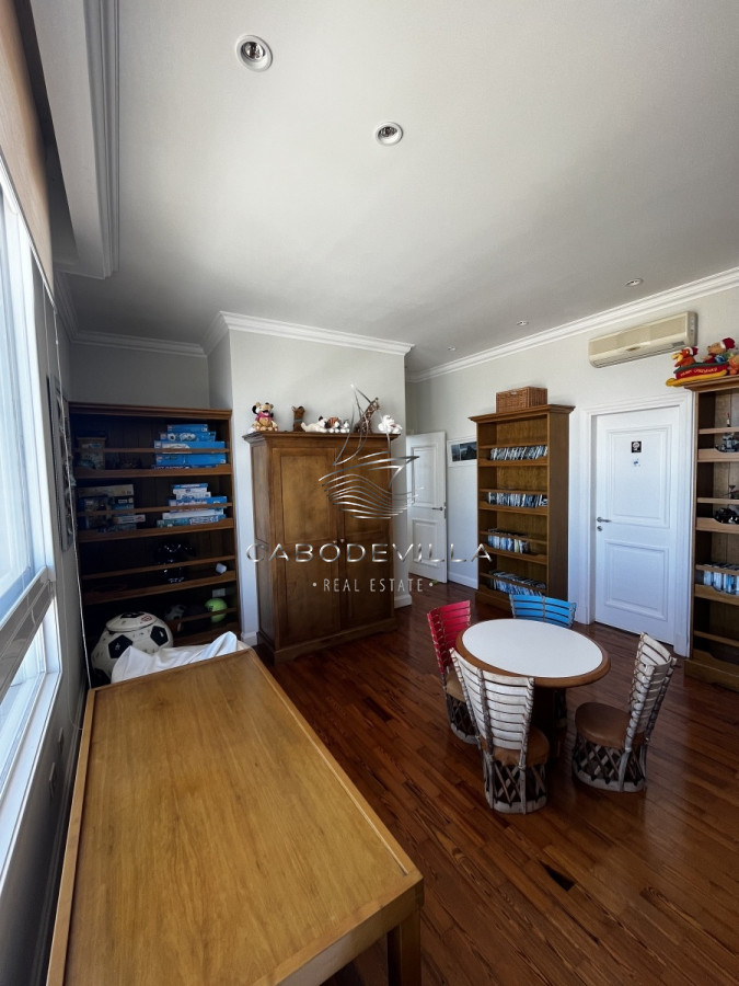 Apartamento ID.133 - En venta Penthouse de 6 dormitorios Playa Mansa 