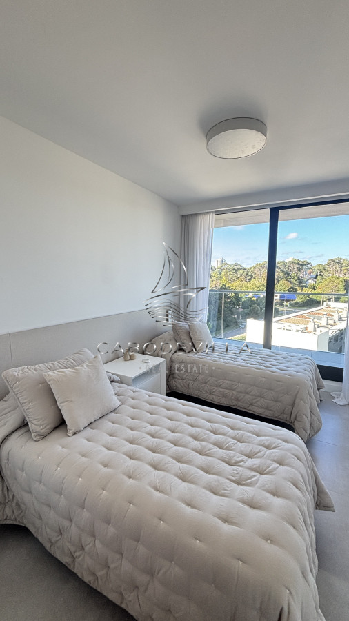 Apartamento ID.727 - Alquiler anual departamento de 3 dormitorios en suite Punta del Este 