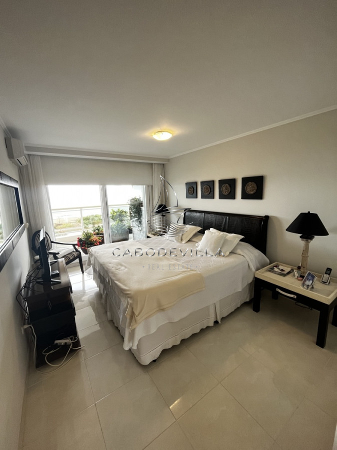 Apartamento ID.138 - En alquiler apartamento de 3 dormitorios y 3 baños Playa Mansa 