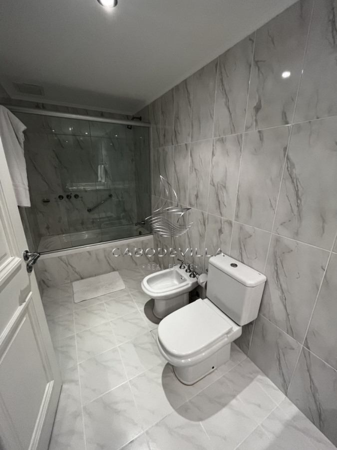 Apartamento ID.134 - En alquiler apartamento de 3 dormitorios y 4 baños en parada 4 de playa mansa 