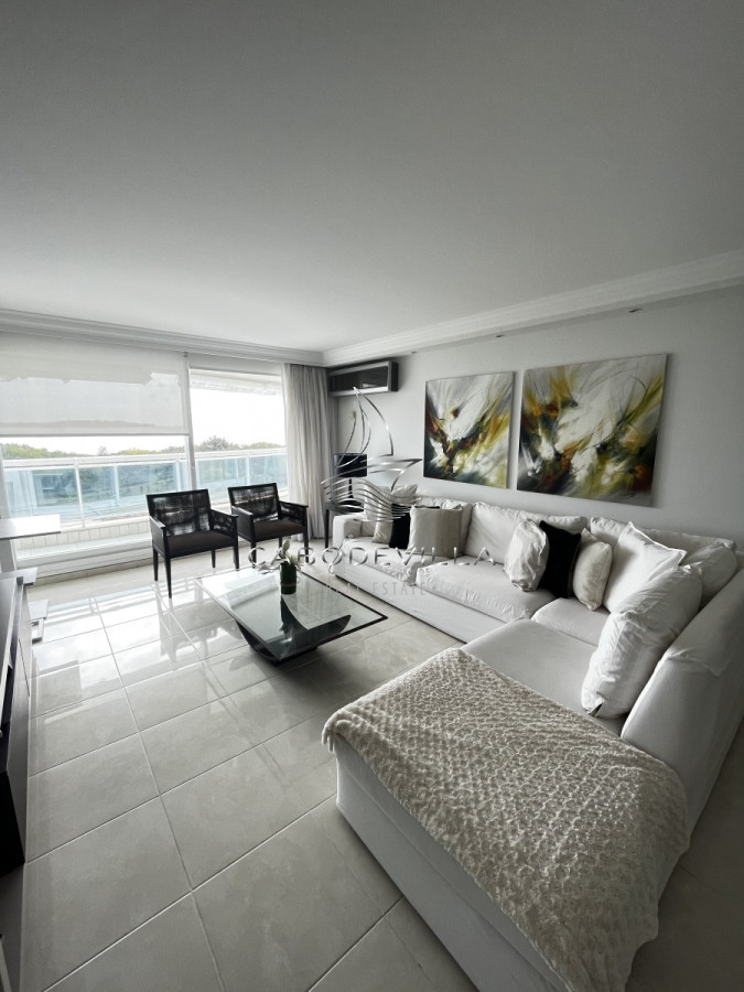 Apartamento ID.134 - En alquiler apartamento de 3 dormitorios y 4 baños en parada 4 de playa mansa 
