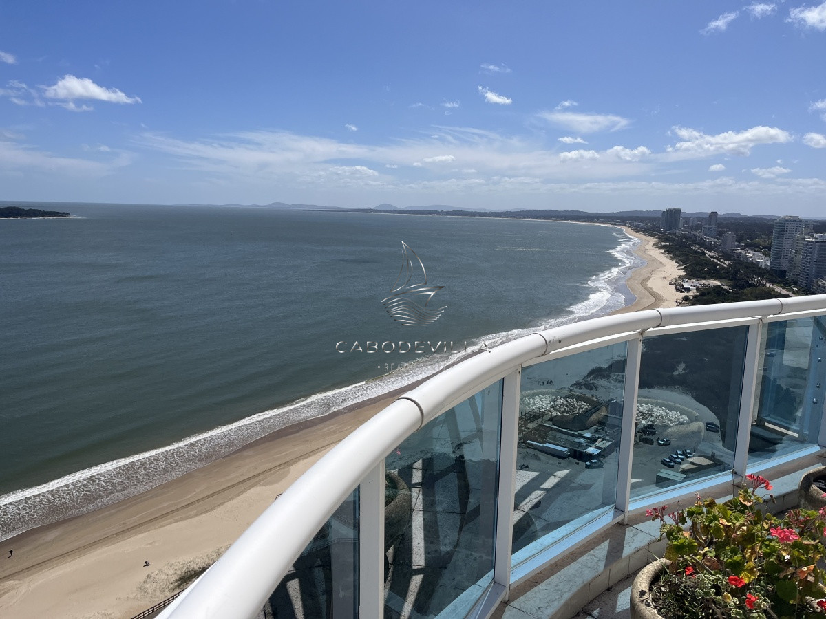 Apartamento ID.133 - En venta Penthouse de 6 dormitorios Playa Mansa 