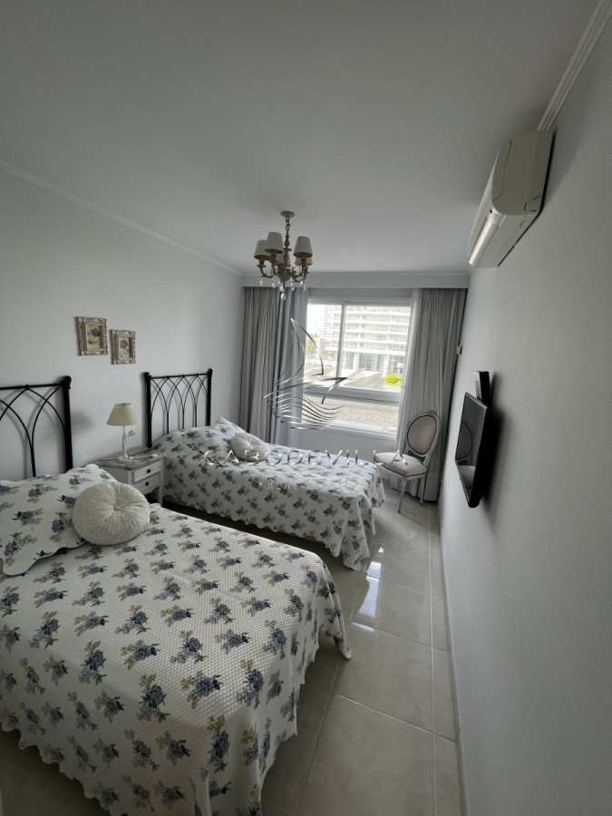 Apartamento ID.134 - En alquiler apartamento de 3 dormitorios y 4 baños en parada 4 de playa mansa 