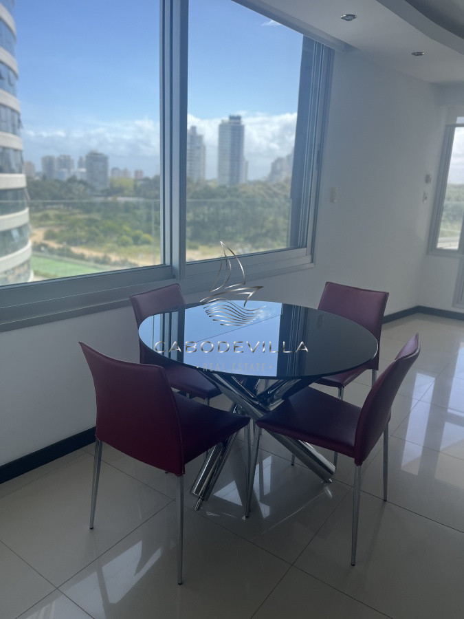 Apartamento ID.136 - En venta unidad de 3 dormitorios en suite más dependencia de servicio playa brava 
