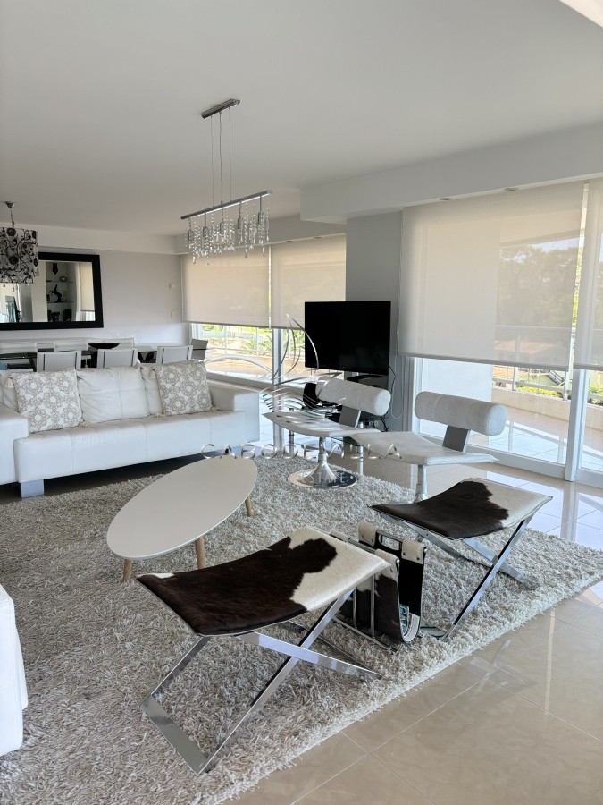 Apartamento ID.429 - En alquiler anual departamento de 3 dormitorios más dependencia de servicio 