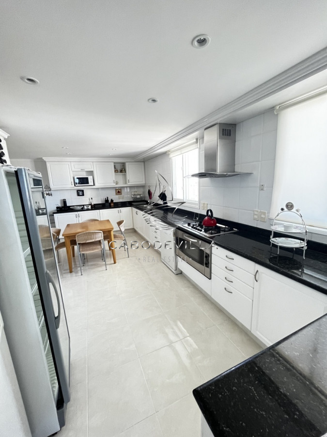 Apartamento ID.133 - En venta Penthouse de 6 dormitorios Playa Mansa 