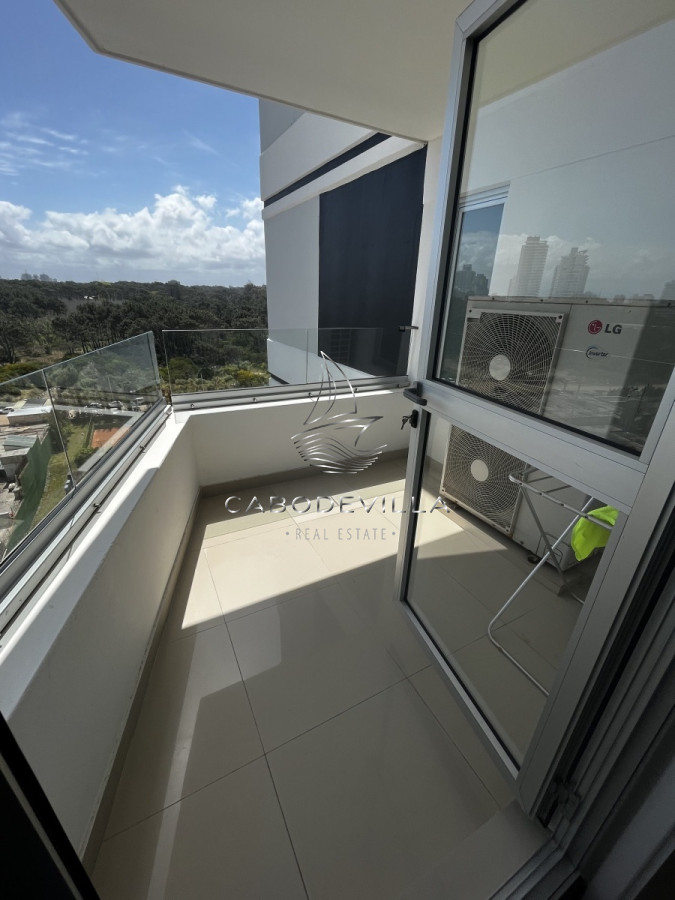 Apartamento ID.136 - En venta unidad de 3 dormitorios en suite más dependencia de servicio playa brava 